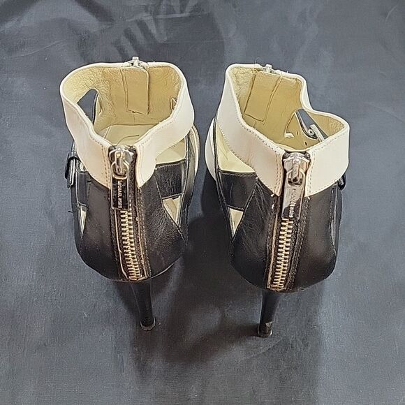 MICHEAL MICHEAL KORS ANKLE  WOMEN"S BOOT - Picture 7 of 16